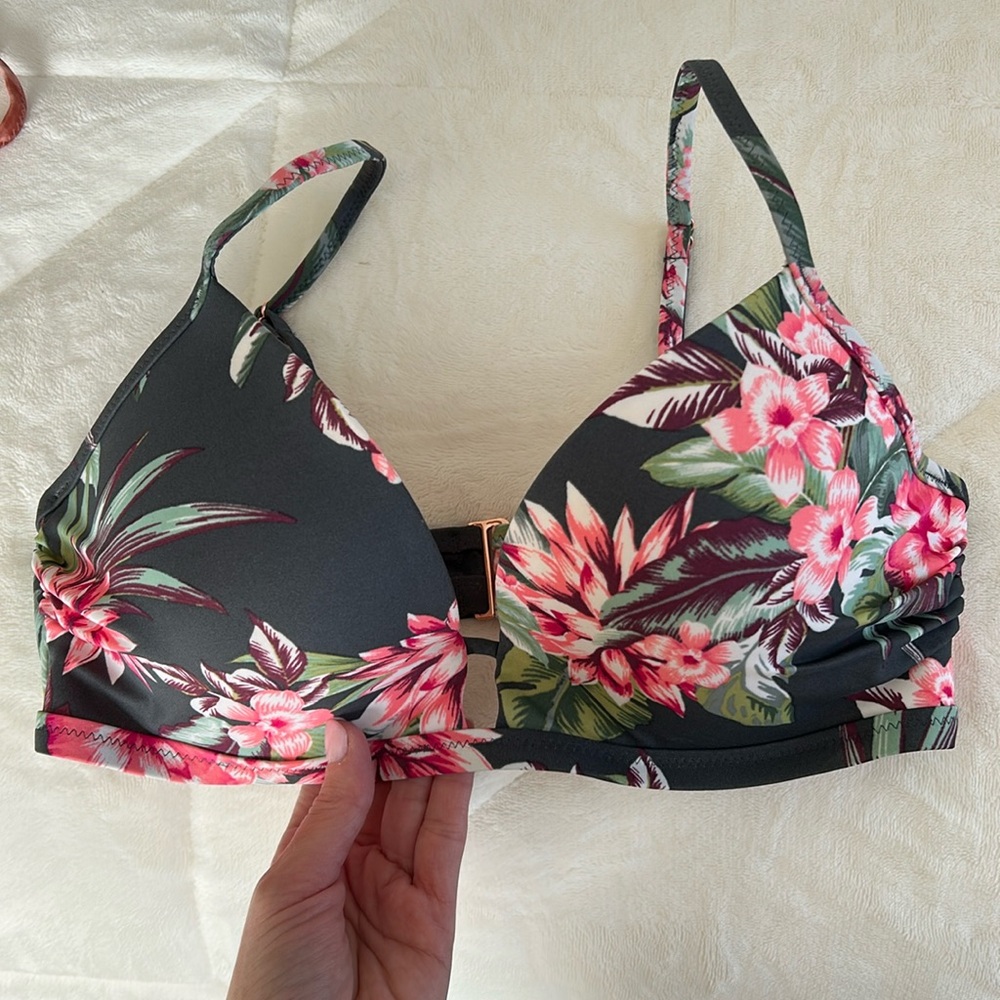 NWOT Shade & shore 34c bikini top